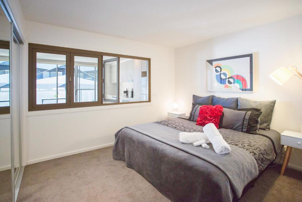 canberra hotels envy luxe 1 br executive