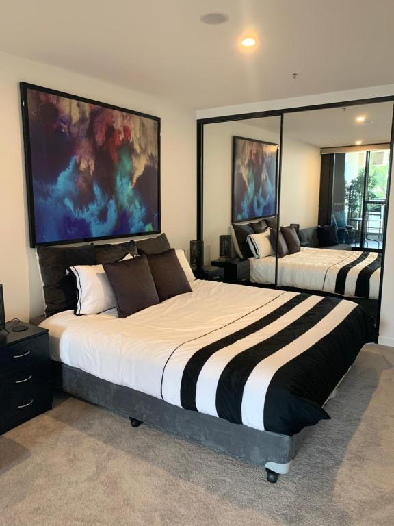 canberra hotels midnight luxe 1 br executive