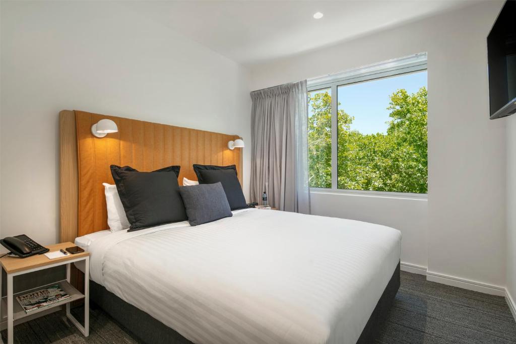 canberra hotels quest canberra city walk